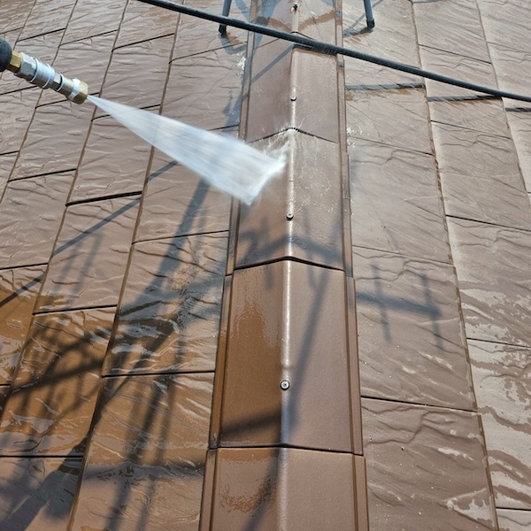 大阪府摂津市|経年で屋根も汚れていたため、一緒に洗浄しました!