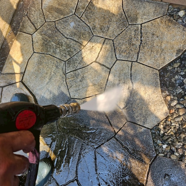 大阪府摂津市|玄関タイルとアプローチの敷石を洗浄しました!