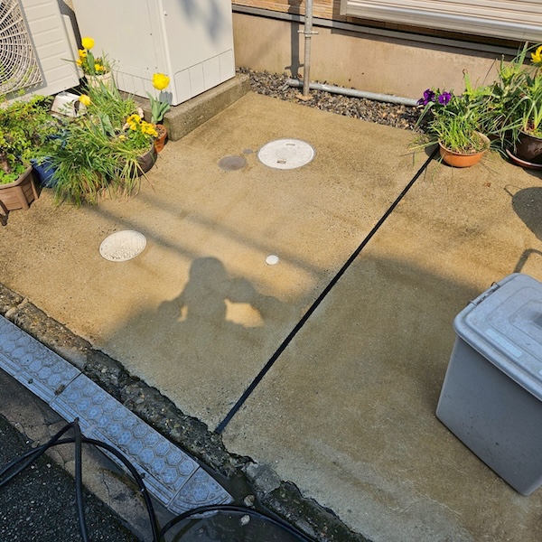 黒ずんだ土間コンクリートも高圧洗浄できれいにできます!|大阪府摂津市