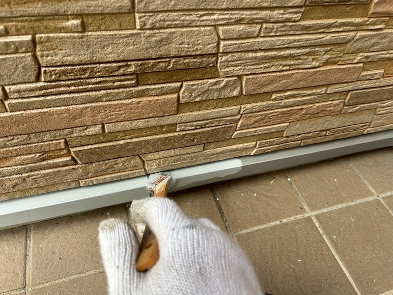 大阪府摂津市|刷毛を使って水切りを塗装しました!