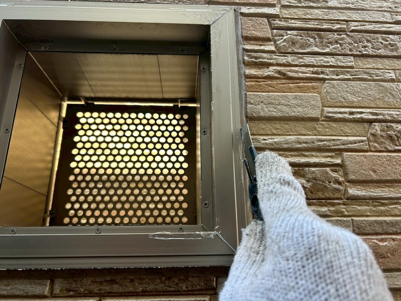 大阪府摂津市|付帯部の取り合いにあるコーキングを打ち直し