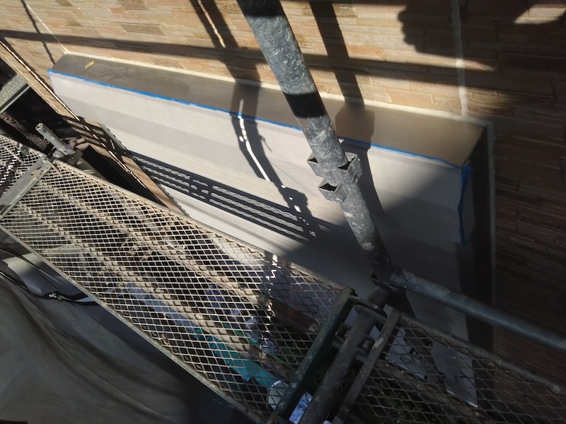 大阪府摂津市|シャッターボックスを塗装しました!鉄部は錆びる前に塗装を!