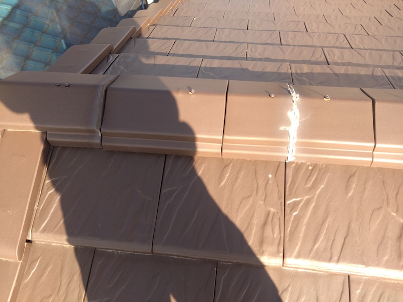 棟部の継ぎ目にあるコーキングを打ち直しました|大阪府摂津市