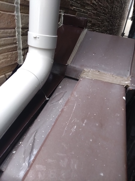 大阪府摂津市|屋根に打設してあるコーキングを打ち直しました!