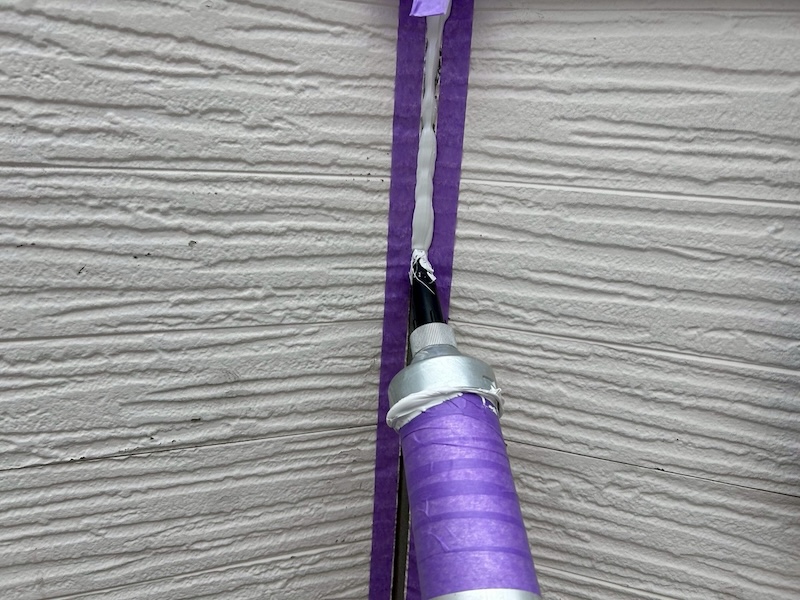 付帯部や入隅・出隅のコーキング工事をレポート|大阪府摂津市