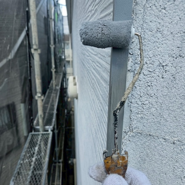 大阪府摂津市|外壁出隅コーナー・ベランダ下部 下地処理 ケレン〜上塗りを行いました