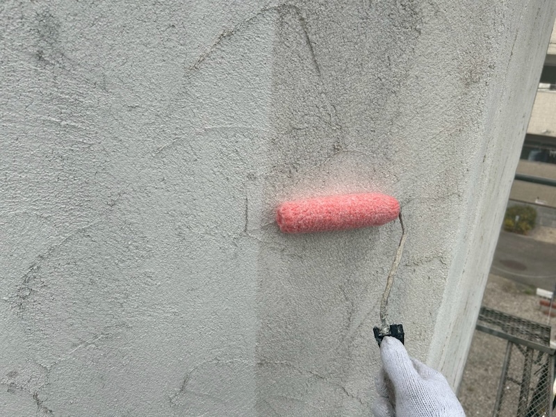 大阪府摂津市|透湿性が高いシーラーでジョリパットを下塗り