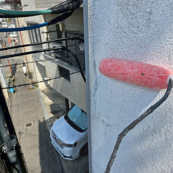 大阪府摂津市|透湿性が高いシーラーでジョリパットを下塗り