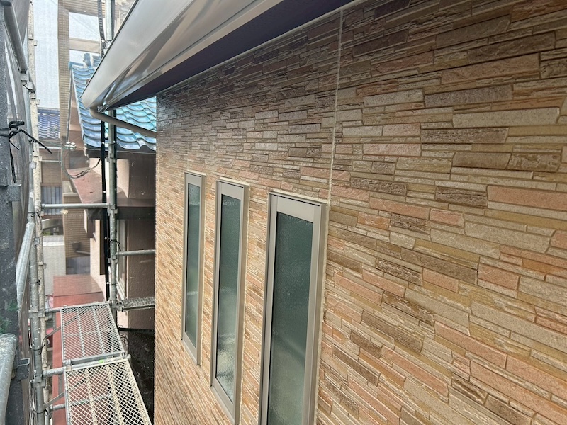 大阪府摂津市|窯業系サイディング ピュアライドUVプロテクトクリアーで仕上げ