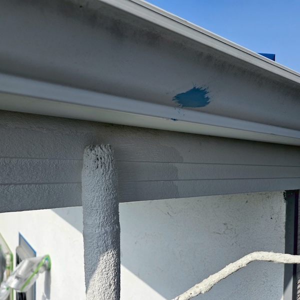 雨や風にさらされて傷みやすい破風板のメンテナンス|大阪府摂津市