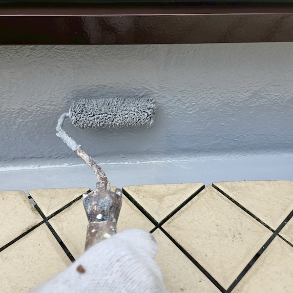 大阪府摂津市|ベランダトップコートの再塗装と水切りや配管の塗装を行いました!