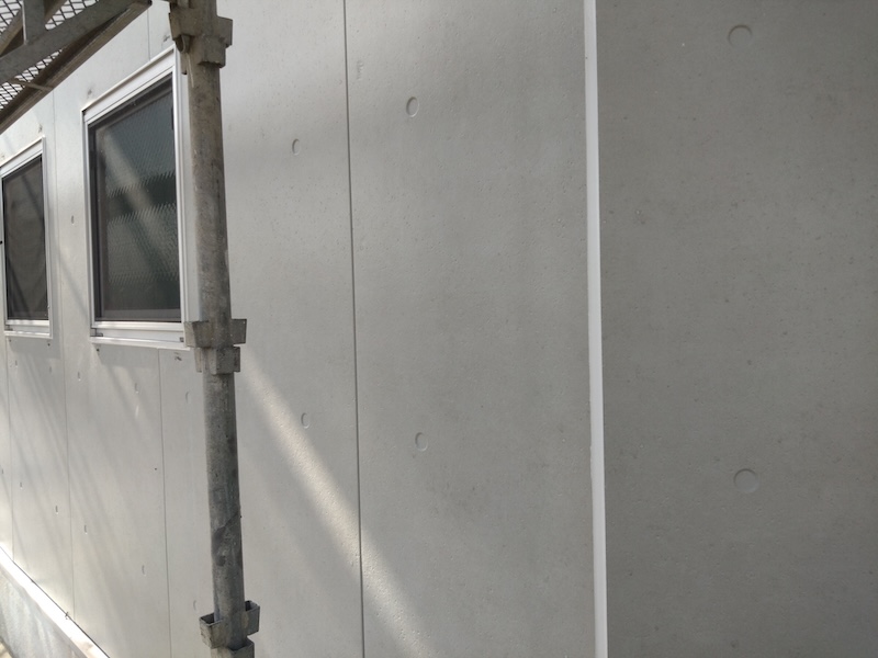 コンクリート打放し シーリング処理とPコン処理〜仕上げ塗装をレポート|大阪府摂津市