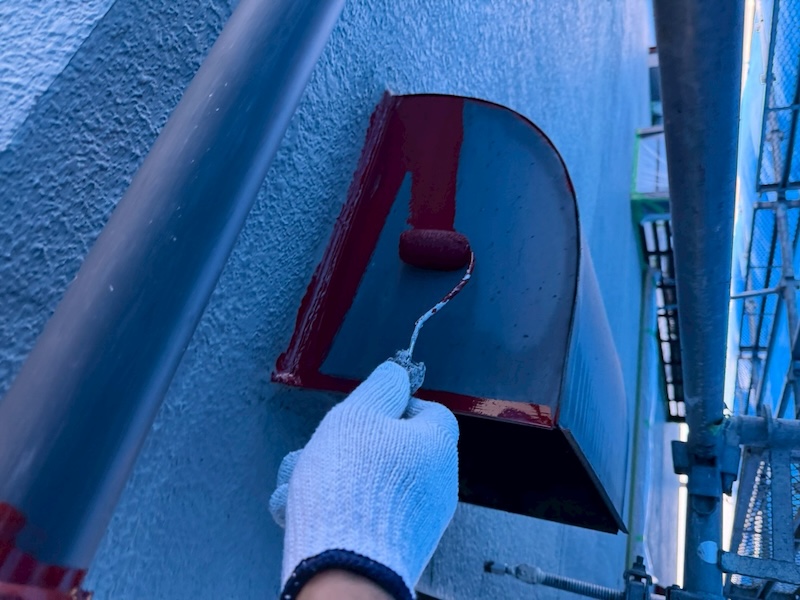 鉄部の下塗り 霧よけ・屋外フード・水切り・雨樋金物を錆止め塗装|大阪府吹田市