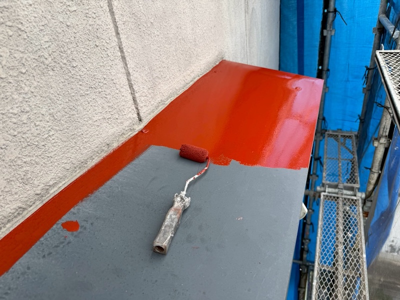 鉄部の下塗り 霧よけ・屋外フード・水切り・雨樋金物を錆止め塗装|大阪府吹田市