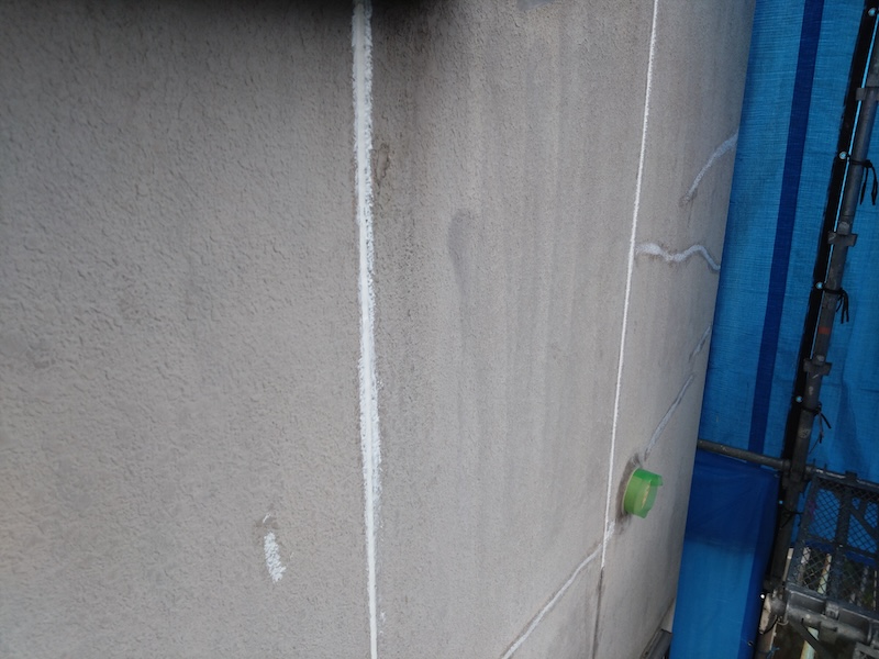 大阪府吹田市|軽微な外壁クラックの補修と外壁目地シーリング増し打ち工事を実施しました!