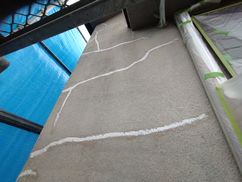 大阪府吹田市|軽微な外壁クラックの補修と外壁目地シーリング増し打ち工事を実施しました!