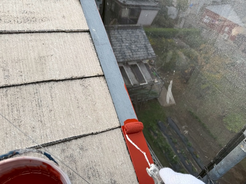 棟板金と水切りの錆止め塗装とスレートのシーラー下塗りを行いました|大阪府吹田市