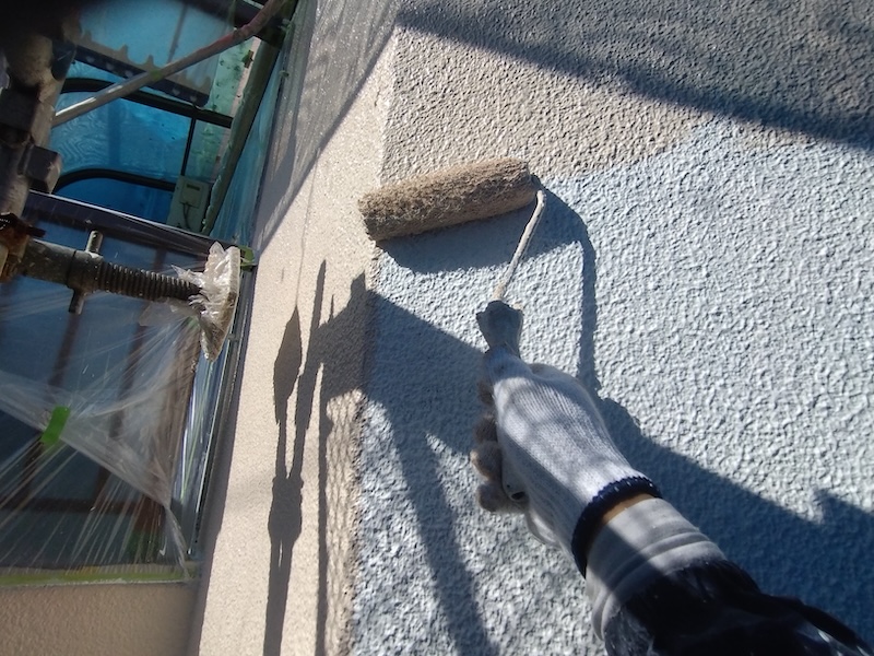 外壁塗装の上塗り工程 ロイヤル無機α 遮熱で仕上げました!|大阪府吹田市