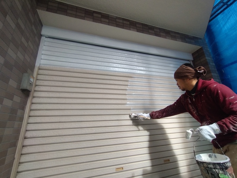 大阪府吹田市|車庫のシャッターを塗装 ニッペパワーバインド・パワーウレトップ塗布