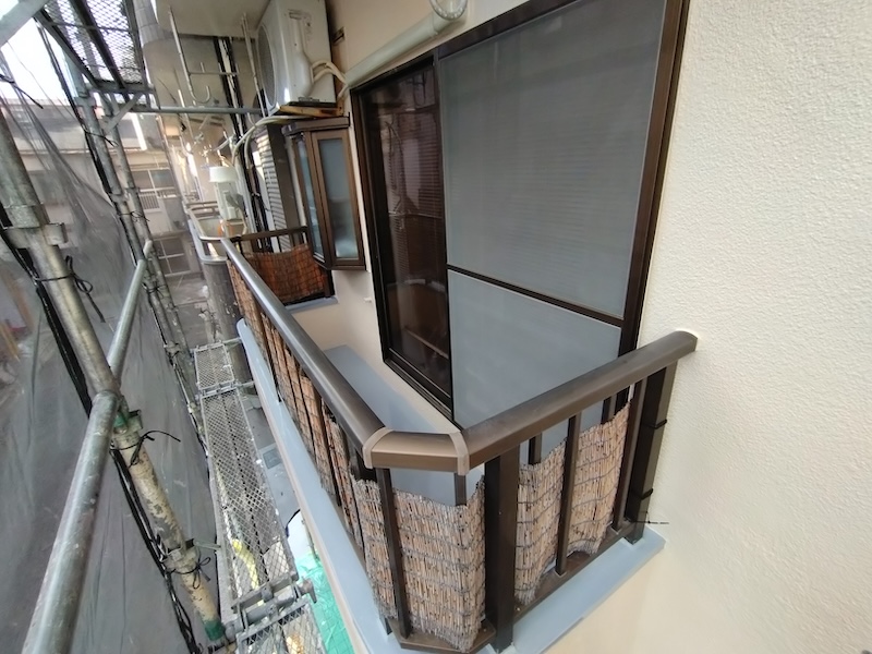 大阪府吹田市|縦樋・外壁タイルの塗装・ベランダウレタン防水を実施しました