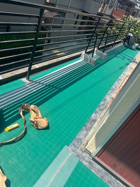大阪府摂津市|通気緩衝工法 ウレタン防水工事 脱気筒設置〜ウレタン材塗布〜トップコート仕上げまで