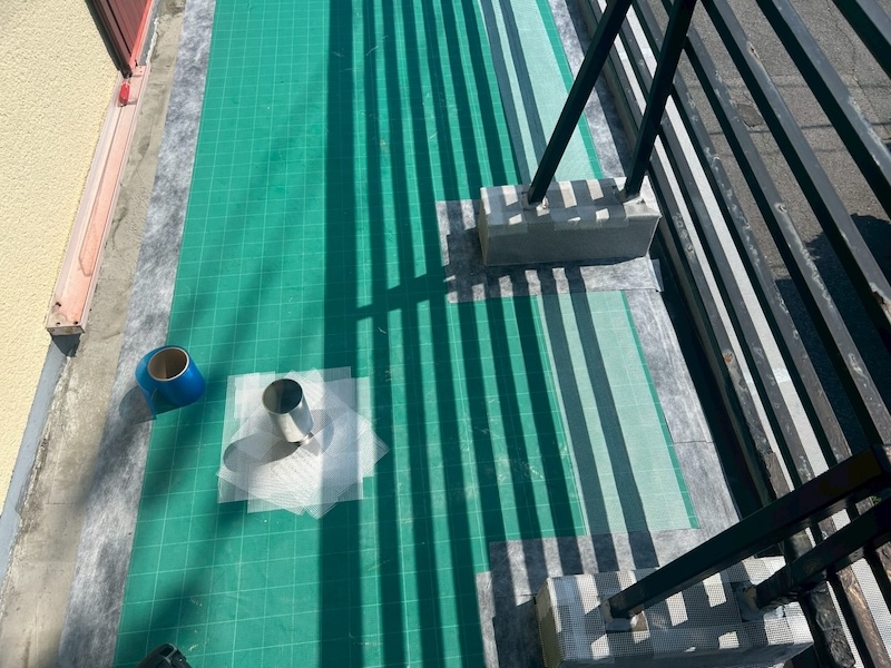 大阪府摂津市|通気緩衝工法 ウレタン防水工事 脱気筒設置〜ウレタン材塗布〜トップコート仕上げまで