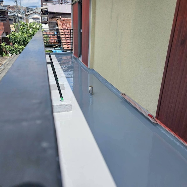大阪府摂津市|通気緩衝工法 ウレタン防水工事 脱気筒設置〜ウレタン材塗布〜トップコート仕上げまで