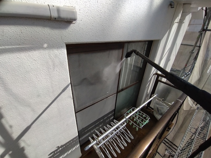 マンション 外装工事 施工前〜足場設置〜高圧洗浄〜養生作業をレポート|京都府京都市