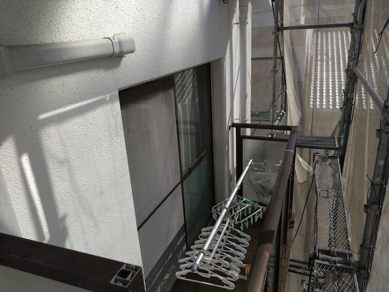 マンション 外装工事 施工前〜足場設置〜高圧洗浄〜養生作業をレポート|京都府京都市