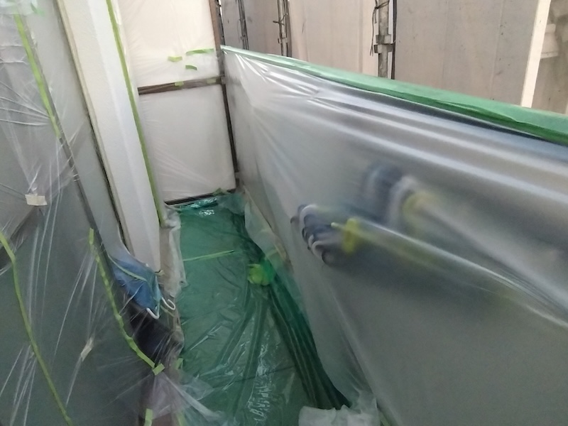 マンション 外装工事 施工前〜足場設置〜高圧洗浄〜養生作業をレポート|京都府京都市