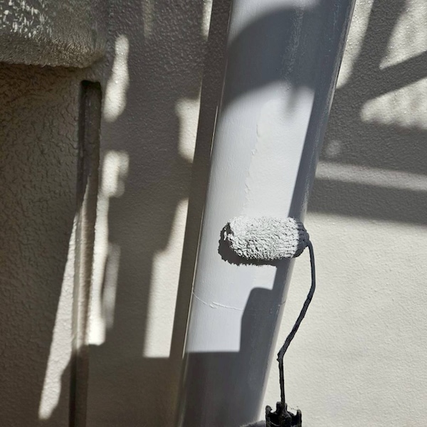 京都市|付帯部 配管の下地処理 ケレン作業〜下塗り〜上塗りを実施しました!