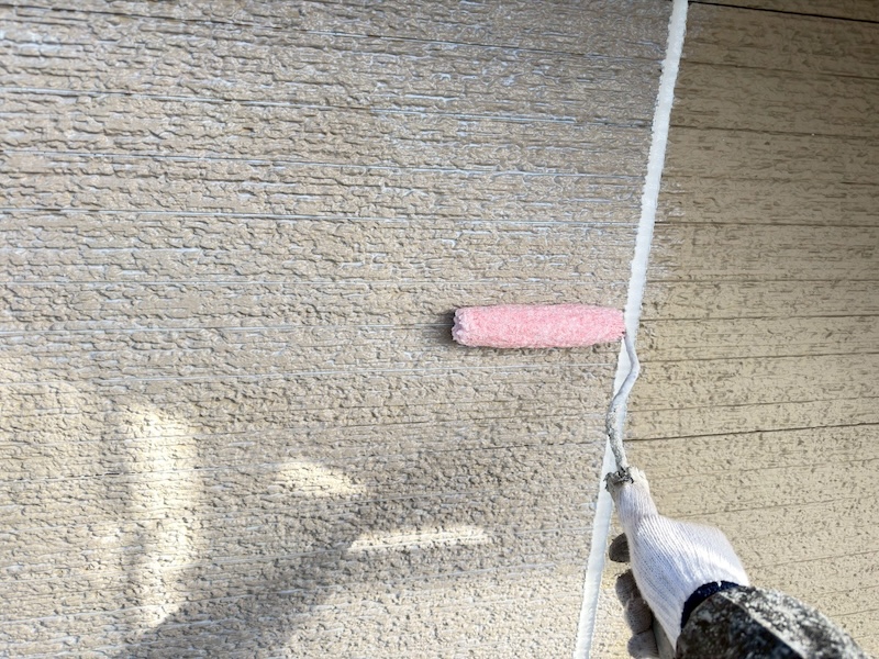 外壁塗装の中塗りを実施!下塗り・中塗り・上塗りとは?|大阪府摂津市