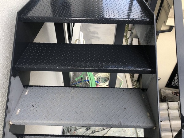 大阪府摂津市　鉄骨階段塗装　錆びの恐ろしさ　塗装の工程 (3)