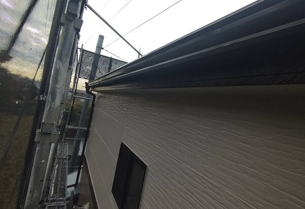 大阪府豊中市　D様邸　屋根塗装　外壁塗装　付帯部塗装　雨樋、雨戸、帯板、鼻隠し塗装 (2)