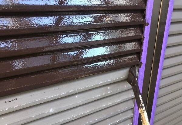 大阪府大阪市住之江区　外壁塗装・付帯部塗装　雨戸、水切り塗装 (2)