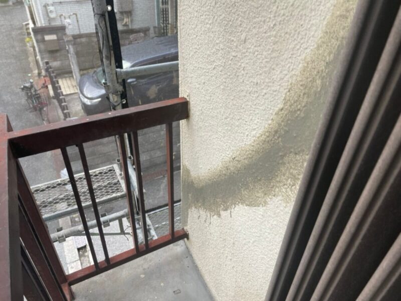 大阪府大阪市　外壁塗装工事　クラック補修を行いました