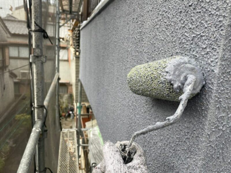 大阪府大阪市　外壁の上塗り　マスチックローラー新規パターン付け