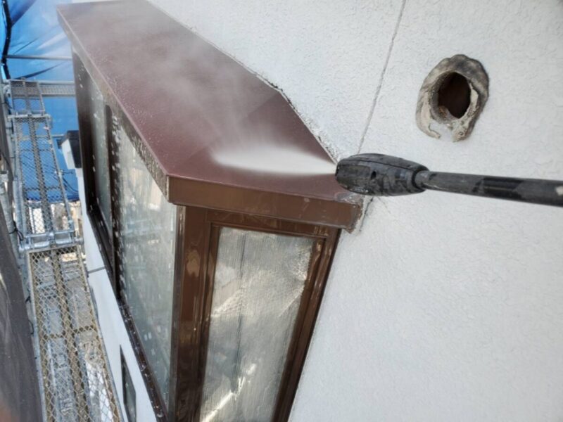 大阪府吹田市　外壁・屋根塗装工事　高圧洗浄は建物全体を行いましょう！