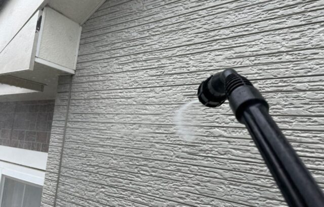 奈良県香芝市　外壁塗装工事　高圧洗浄はなんのためにするの？