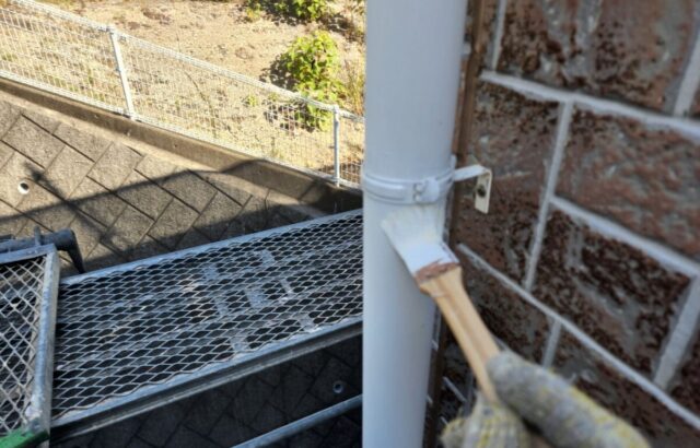 奈良県香芝市　外壁塗装工事　付帯部　縦樋の塗装を行いました！
