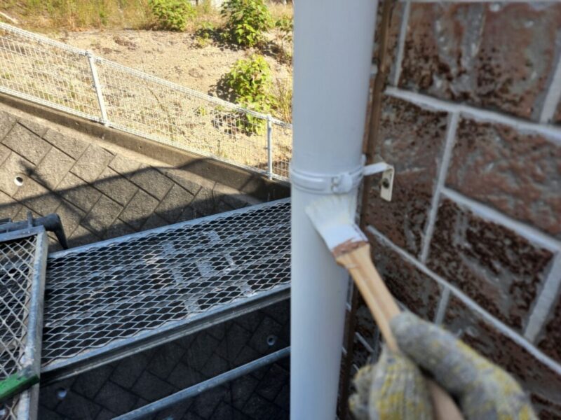 奈良県香芝市　外壁塗装工事　付帯部　縦樋の塗装を行いました！