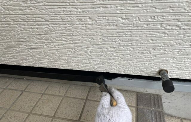 奈良県香芝市　外壁塗装工事　付帯部　水切りの錆止め塗装〜上塗り