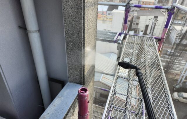 大阪府大阪市　マンション外壁塗装工事　高圧洗浄を行いました！