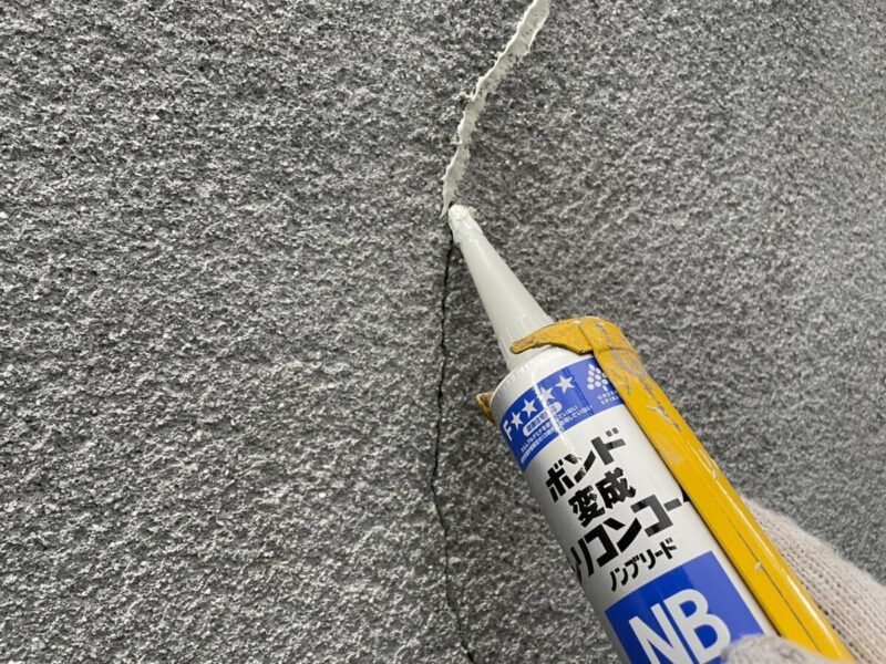 大阪府摂津市　T様邸　外壁塗装工事　外壁クラックのシーリング補修