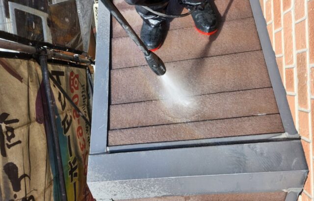 大阪府吹田市　S様邸　屋根塗装・外壁塗装工事　屋根塗装の下地処理