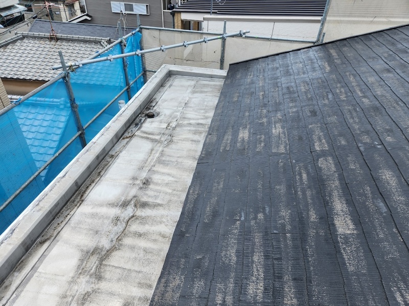 大阪府摂津市　屋根塗装・外壁塗装・防水工事　施工前の屋根　スレートの特徴とメンテナンス時期
