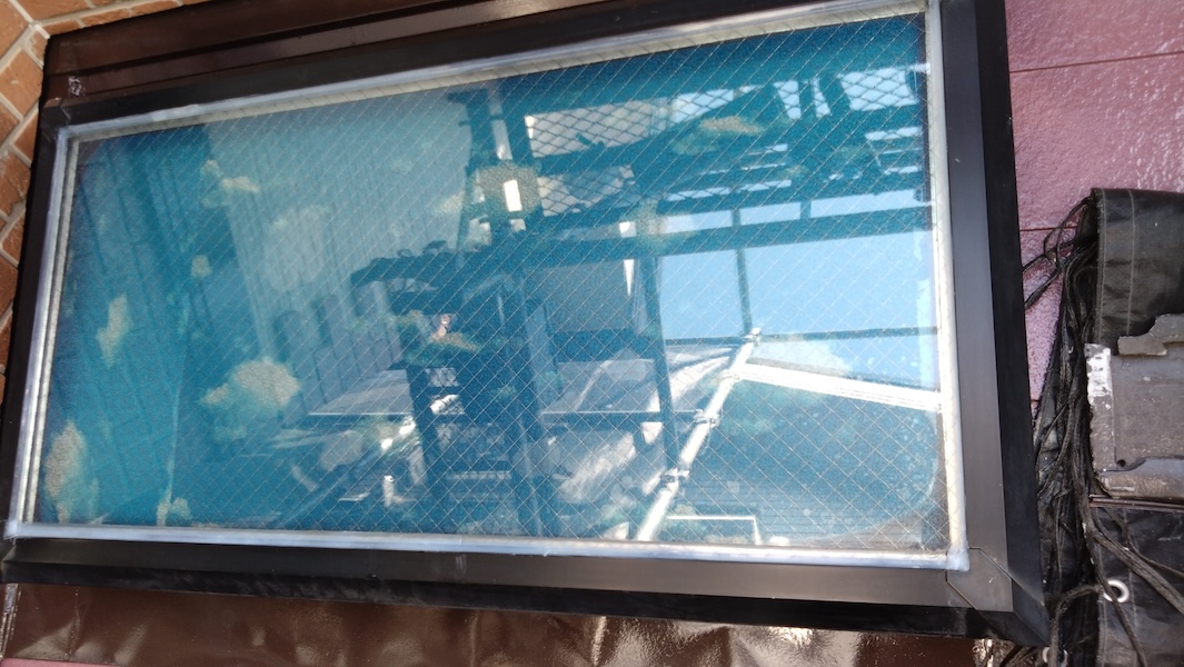 大阪府吹田市　S様邸　屋根塗装・外壁塗装工事　天窓の板金塗装と清掃