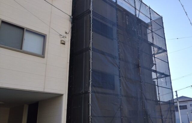 大阪府大阪市　H様邸　屋根塗装・外壁塗装工事　施工前と足場組み立て設置