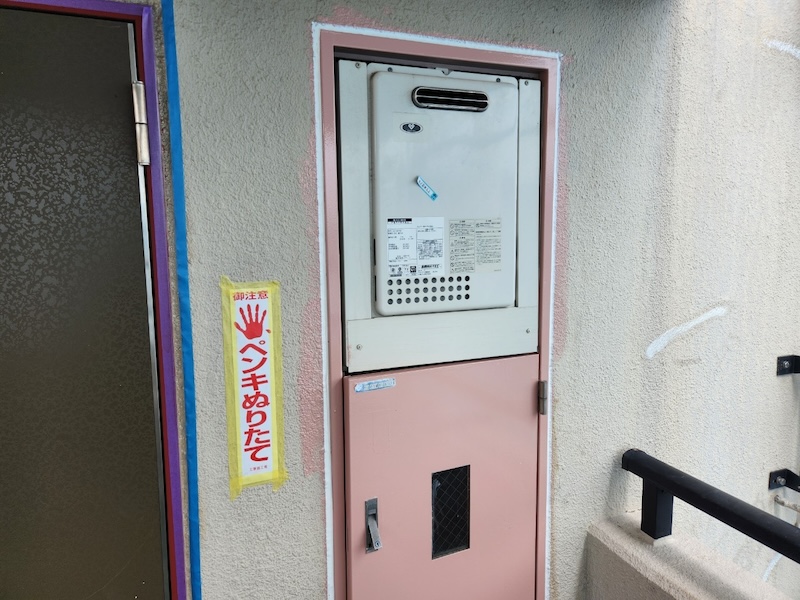 大阪府茨木市　マンション外壁塗装工事　PSとガラリ取り合い部のシーリング工事