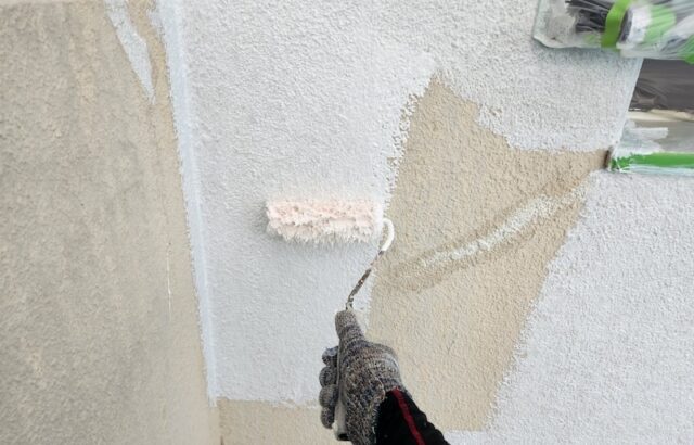 大阪府茨木市　マンション外壁塗装工事　外壁の下塗り｜下塗りをする目的について